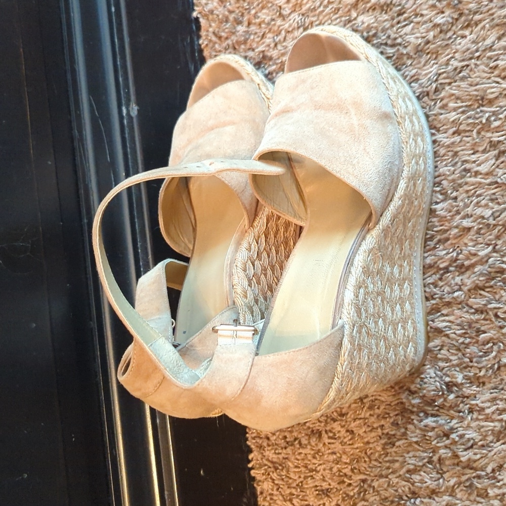 Stuart Weitzman Sohojute Wedges